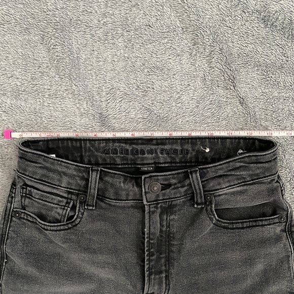 American Eagle Outfitters Women’s Black washed Mom Jeans Size 2 Regular Stretch - Picture 8 of 11